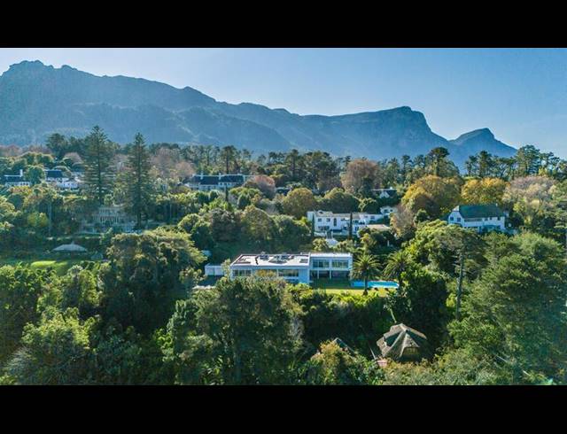 6 BEDROOM HOUSE FOR SALE IN CONSTANTIA